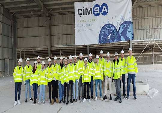 Visita de l'alumnat del Màster en Enginyeria Química a l'empresa Cementera de Buñol (ÇIMSA).